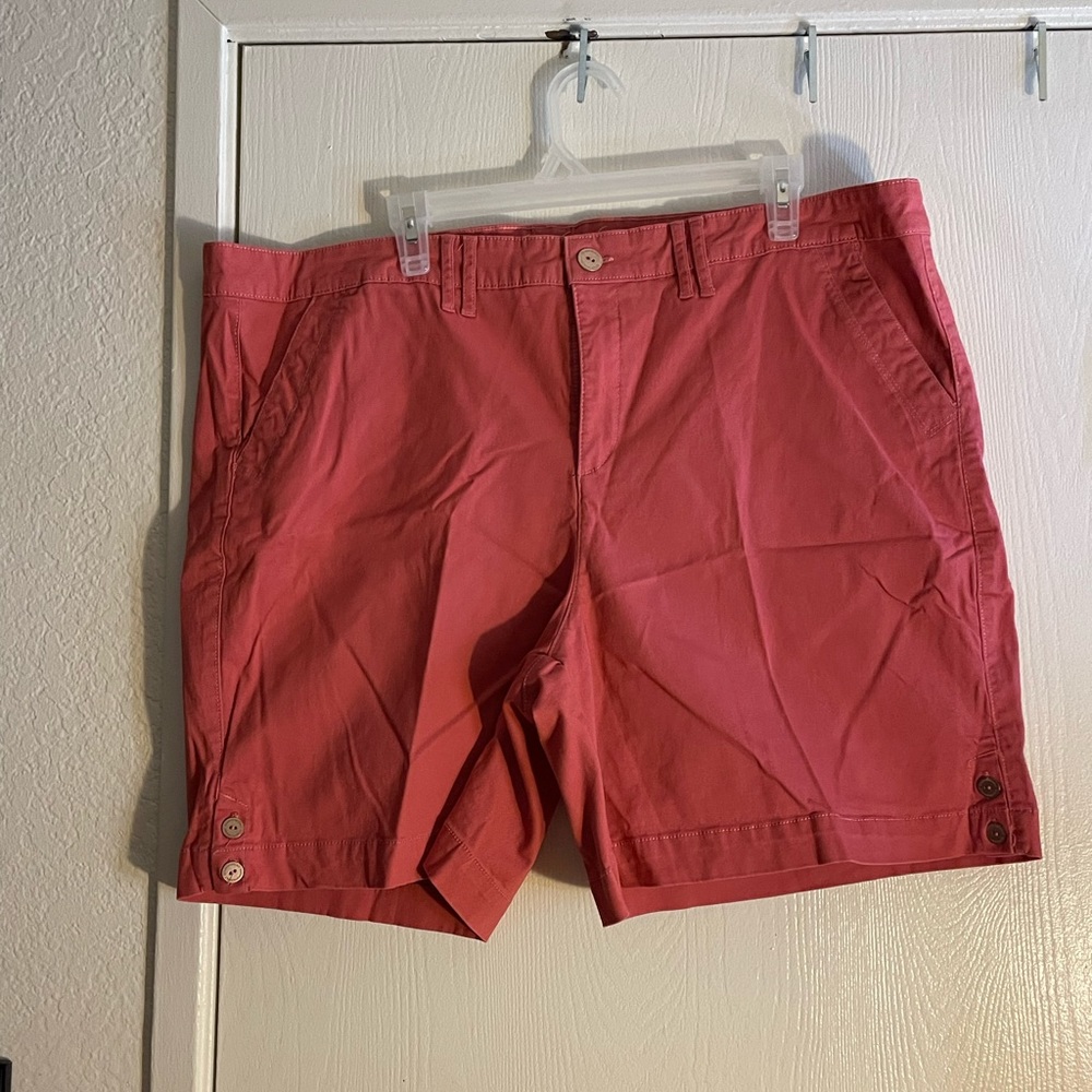 Gloria Vanderbilt slimming shorts. 22w